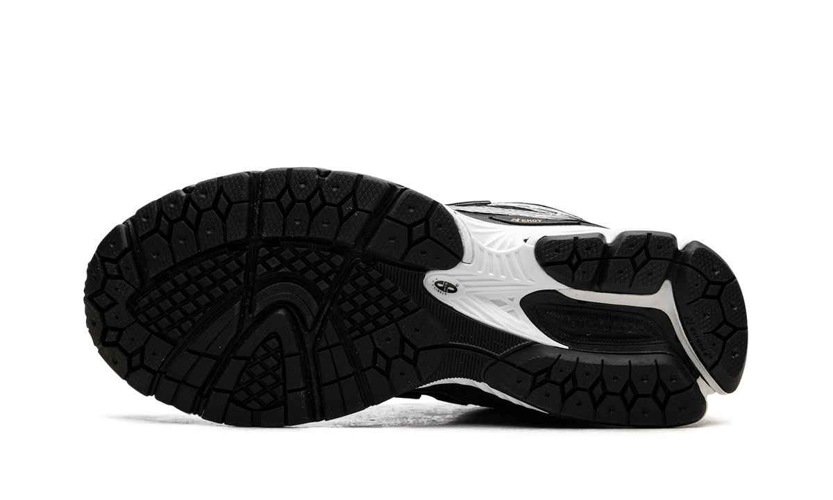 1906R Black Grey White U1906RCF